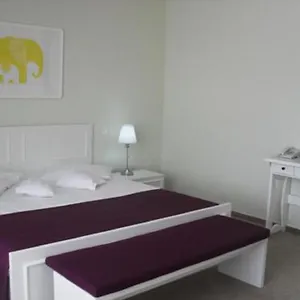 City Hotel Bucharest בוקרשט